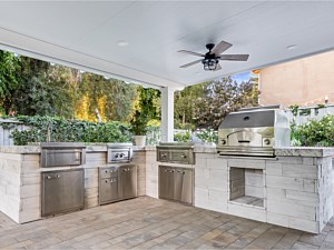 Integrated outdoor living space with kitchen in Tustin, CA